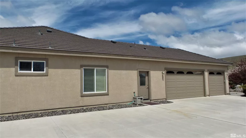 12325 Ocean View Dr, Sparks, Nevada 89441, 5 Bedrooms Bedrooms, ,3 BathroomsBathrooms,Residential,For Sale,Ocean View Dr,230004337