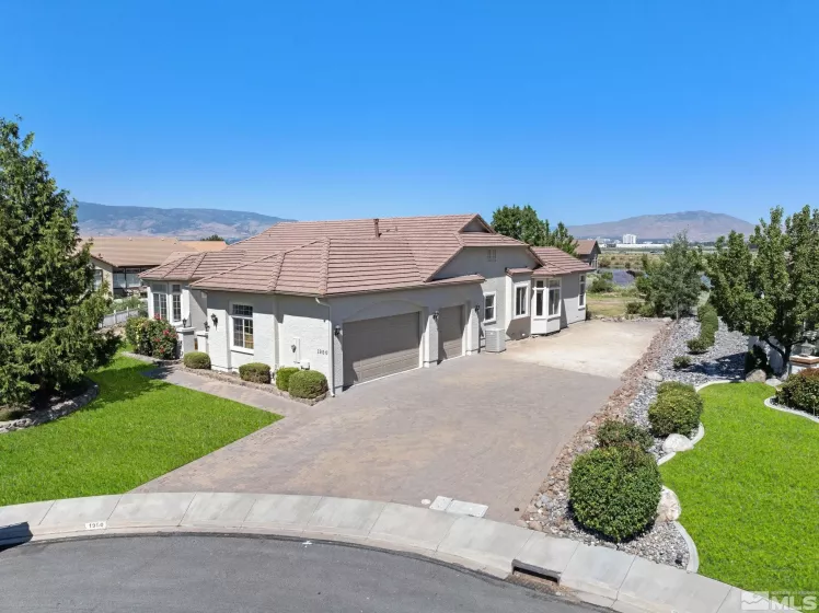 1950 Hidden Meadows Dr, Reno, Nevada 89502, 3 Bedrooms Bedrooms, ,2 BathroomsBathrooms,Residential,For Sale,Hidden Meadows Dr,240005703