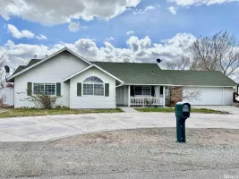 8 Pebble Beach Drive, Yerington, Nevada 89447, 3 Bedrooms Bedrooms, ,2 BathroomsBathrooms,Residential,For Sale,Pebble Beach Drive,240003711