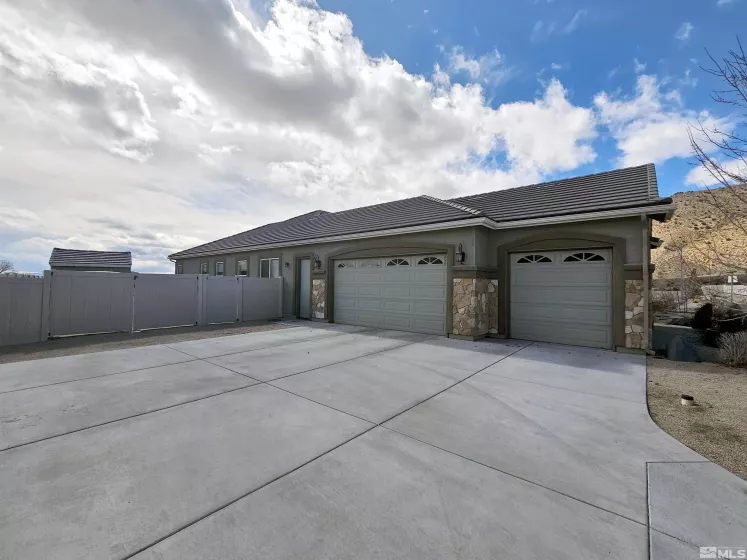 260 Serenade Drive, Sparks, Nevada 89441, 5 Bedrooms Bedrooms, ,3 BathroomsBathrooms,Residential,For Sale,Serenade Drive,240002646