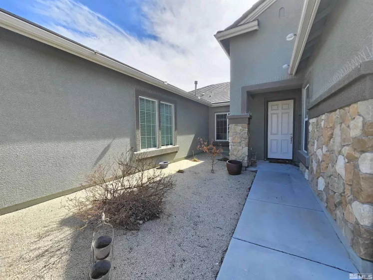 260 Serenade Drive, Sparks, Nevada 89441, 5 Bedrooms Bedrooms, ,3 BathroomsBathrooms,Residential,For Sale,Serenade Drive,240002646