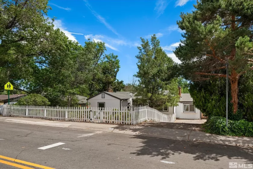 1760 Grandview Ave, Reno, Nevada 89503, 3 Bedrooms Bedrooms, ,1 BathroomBathrooms,Residential,For Sale,Grandview Ave,240008129