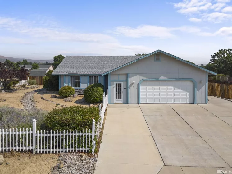 371 Taryn Drive, Sparks, Nevada 89436, 3 Bedrooms Bedrooms, ,2 BathroomsBathrooms,Residential,For Sale,Taryn Drive,240009779