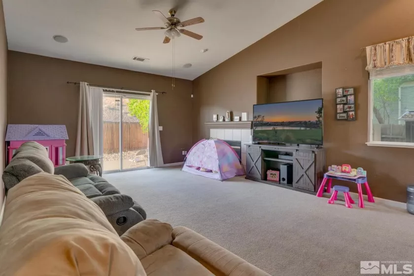 2916 Granville Dr, Sparks, Nevada 89436, 3 Bedrooms Bedrooms, ,2 BathroomsBathrooms,Residential,For Sale,Granville Dr,240009797