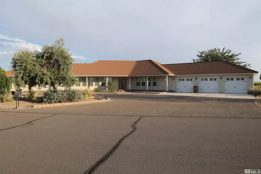 2193 Longhorn Dr., Fallon, Nevada 89406, 3 Bedrooms Bedrooms, ,4 BathroomsBathrooms,Residential,For Sale,Longhorn Dr.,240010168