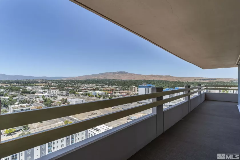 100 Arlington Ave #21J, Reno, Nevada 89501, 2 Bedrooms Bedrooms, ,2 BathroomsBathrooms,Residential,For Sale,Arlington Ave #21J,240010283