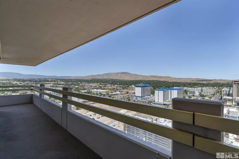 100 Arlington Ave #21J, Reno, Nevada 89501, 2 Bedrooms Bedrooms, ,2 BathroomsBathrooms,Residential,For Sale,Arlington Ave #21J,240010283