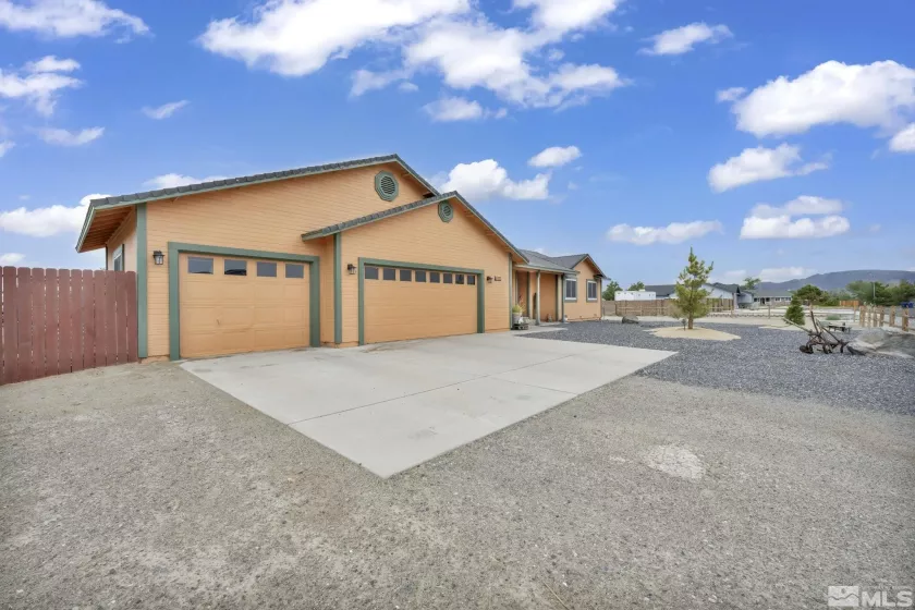 1155 Dinah Dr, Fernley, Nevada 89408, 3 Bedrooms Bedrooms, ,2 BathroomsBathrooms,Residential,For Sale,Dinah Dr,240010316