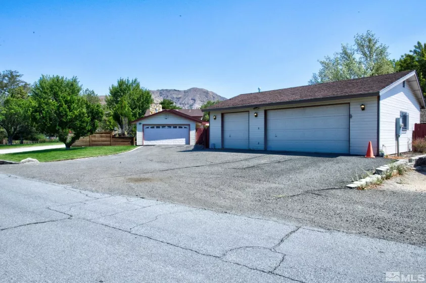 6355 Plum Hollow Cir, Reno, Nevada 89502, 3 Bedrooms Bedrooms, ,2 BathroomsBathrooms,Residential,For Sale,Plum Hollow Cir,240011152