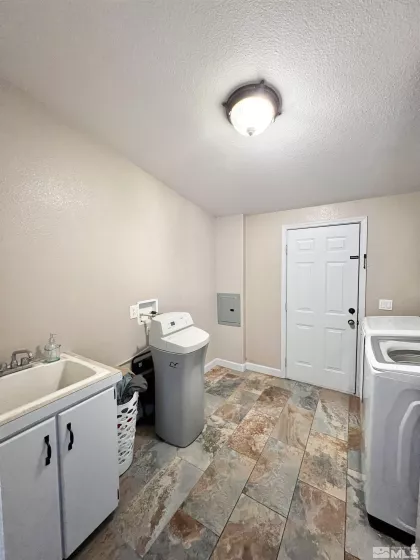 215 Lupin Dr., Battle Mountain, Nevada 89820, 3 Bedrooms Bedrooms, ,3 BathroomsBathrooms,Residential,For Sale,Lupin Dr.,240011578