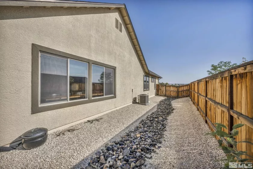 545 Vista Grande Dr, Sparks, Nevada 89441, 3 Bedrooms Bedrooms, ,2 BathroomsBathrooms,Residential,For Sale,Vista Grande Dr,240011503