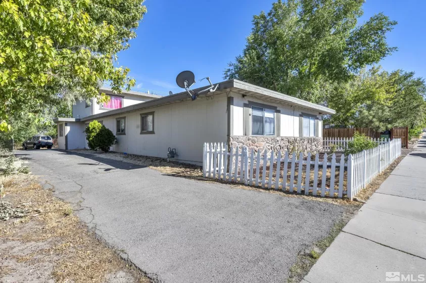 1501 Edmonds Dr, Carson City, Nevada 89701, ,Residential Income,For Sale,Edmonds Dr,240011919