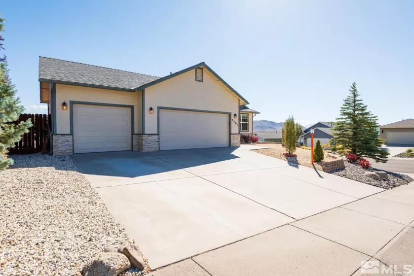 3401 Sunridge Ct, Carson City, Nevada 89705, 3 Bedrooms Bedrooms, ,2 BathroomsBathrooms,Residential,For Sale,Sunridge Ct,240012009