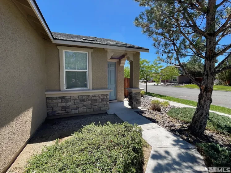 8998 Grisom Way, Reno, Nevada 89506, 3 Bedrooms Bedrooms, ,2 BathroomsBathrooms,Residential,For Sale,Grisom Way,240010910