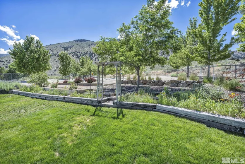 114813 US Highway 395, Topaz, Ca, California 96107, 4 Bedrooms Bedrooms, ,2 BathroomsBathrooms,Residential,For Sale,US Highway 395,240012363