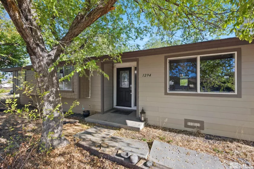 1294 Manhattan Way, Gardnerville, Nevada 89460, 3 Bedrooms Bedrooms, ,2 BathroomsBathrooms,Residential,For Sale,Manhattan Way,240012711