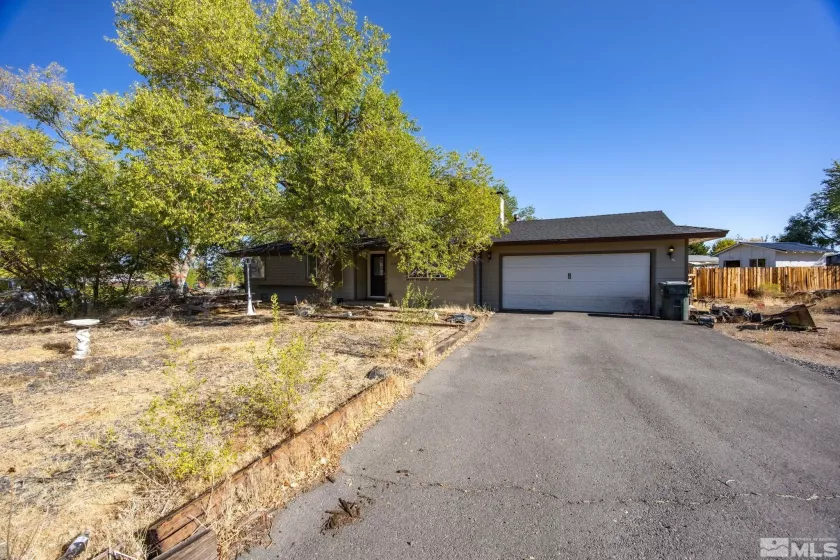 1294 Manhattan Way, Gardnerville, Nevada 89460, 3 Bedrooms Bedrooms, ,2 BathroomsBathrooms,Residential,For Sale,Manhattan Way,240012711