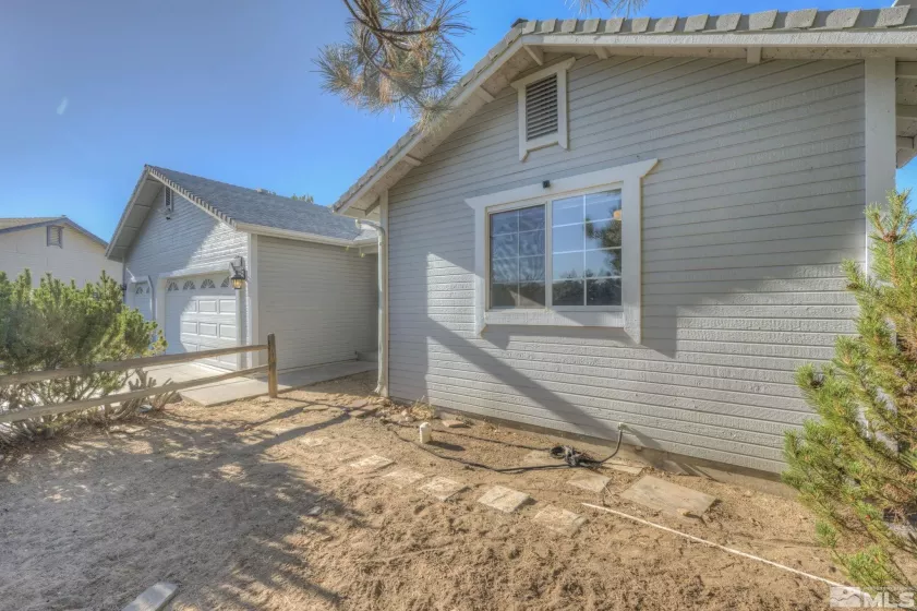 6820 Hibiscus, Sparks, Nevada 89436, 3 Bedrooms Bedrooms, ,2 BathroomsBathrooms,Residential,For Sale,Hibiscus,240012790