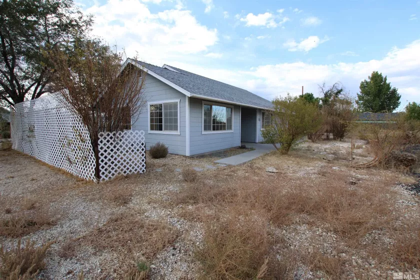 17 Cottonwood Ln, Yerington, Nevada 89447, 3 Bedrooms Bedrooms, ,2 BathroomsBathrooms,Residential,For Sale,Cottonwood Ln,240012926