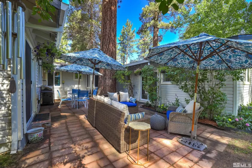 2204 Royal Ave, South Lake Tahoe, California 96150, 3 Bedrooms Bedrooms, ,2 BathroomsBathrooms,Residential,For Sale,Royal Ave,240012931