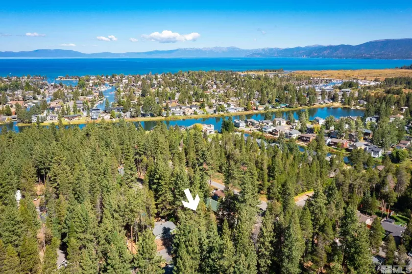 2204 Royal Ave, South Lake Tahoe, California 96150, 3 Bedrooms Bedrooms, ,2 BathroomsBathrooms,Residential,For Sale,Royal Ave,240012931