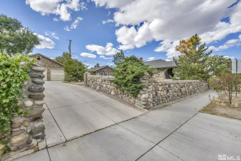 1035 Lander St, Reno, Nevada 89509, 4 Bedrooms Bedrooms, ,3 BathroomsBathrooms,Residential,For Sale,Lander St,240012933