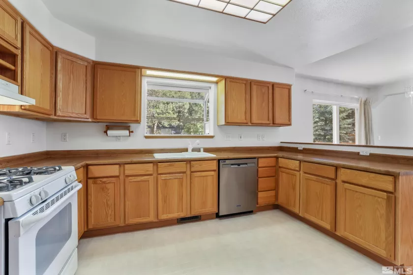 1118 Sioux St, South Lake Tahoe, California 96150, 3 Bedrooms Bedrooms, ,3 BathroomsBathrooms,Residential,For Sale,Sioux St,240012945