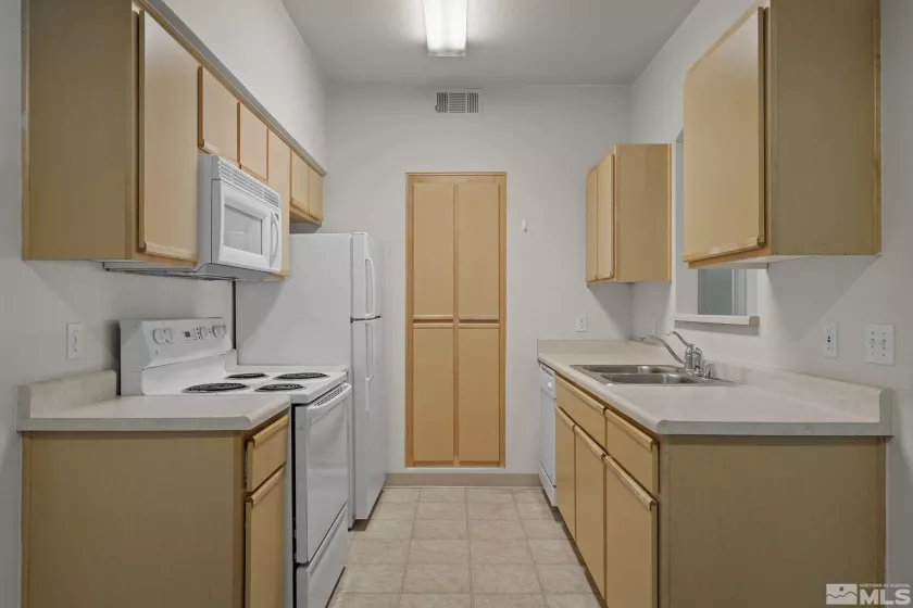 6850 Sharlands Ave, Reno, Nevada 89523, 1 Bedroom Bedrooms, ,1 BathroomBathrooms,Residential,For Sale,Sharlands Ave,240010896