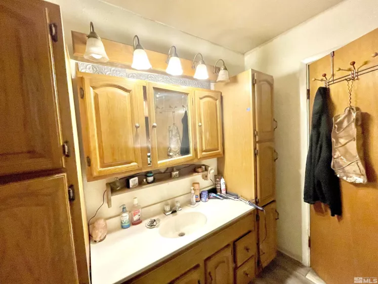 255 3rd St, Battle Mountain, Nevada 89820, 2 Bedrooms Bedrooms, ,1 BathroomBathrooms,Residential,For Sale,3rd St,240001206