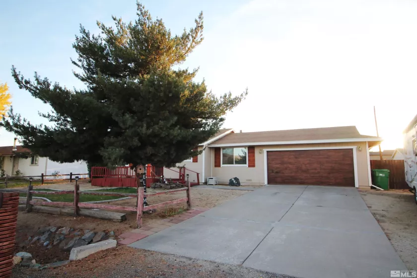 27 Amanda Circle, Sparks, Nevada 89436, 2 Bedrooms Bedrooms, ,1 BathroomBathrooms,Residential,For Sale,Amanda Circle,240013525