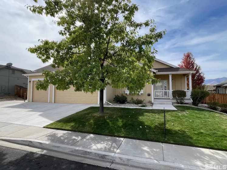 7645 Crest Bluff Dr, Reno, Nevada 89506, 3 Bedrooms Bedrooms, ,2 BathroomsBathrooms,Residential,For Sale,Crest Bluff Dr,240013280