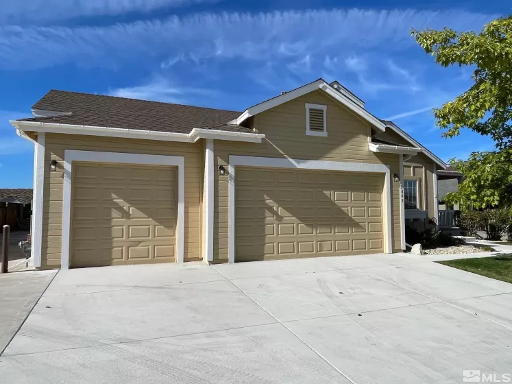 7645 Crest Bluff Dr, Reno, Nevada 89506, 3 Bedrooms Bedrooms, ,2 BathroomsBathrooms,Residential,For Sale,Crest Bluff Dr,240013280