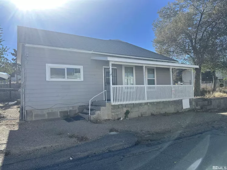 423 Saint Patrick St., Tonopah, Nevada 89049, 3 Bedrooms Bedrooms, ,1 BathroomBathrooms,Residential,For Sale,Saint Patrick St.,240013556