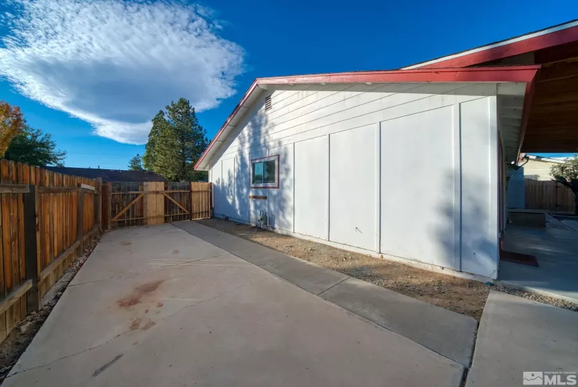 1640 Trabert Way, Sparks, Nevada 89431, 3 Bedrooms Bedrooms, ,2 BathroomsBathrooms,Residential,For Sale,Trabert Way,240013543