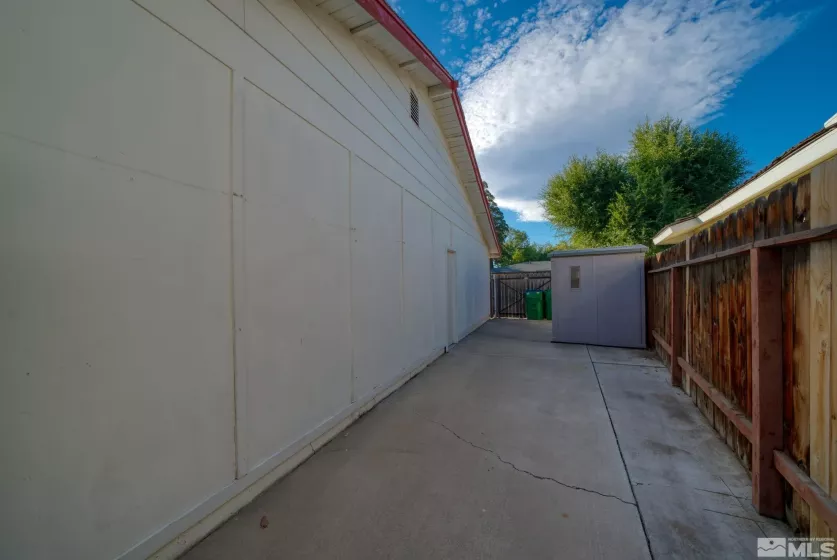 1640 Trabert Way, Sparks, Nevada 89431, 3 Bedrooms Bedrooms, ,2 BathroomsBathrooms,Residential,For Sale,Trabert Way,240013543