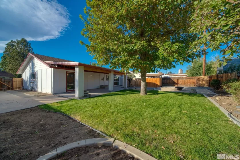 1640 Trabert Way, Sparks, Nevada 89431, 3 Bedrooms Bedrooms, ,2 BathroomsBathrooms,Residential,For Sale,Trabert Way,240013543