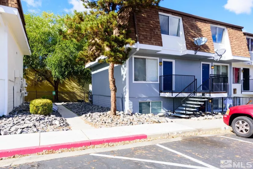 1418 E 9Th St, Reno, Nevada 89512, 2 Bedrooms Bedrooms, ,1 BathroomBathrooms,Residential,For Sale,E 9Th St,240013875