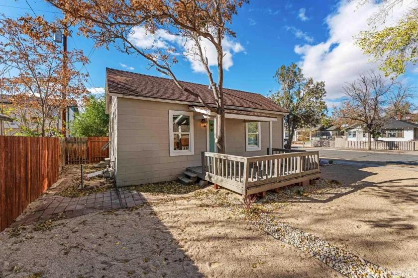 1121 E St, Sparks, Nevada 89431, 2 Bedrooms Bedrooms, ,2 BathroomsBathrooms,Residential,For Sale,E St,240013986