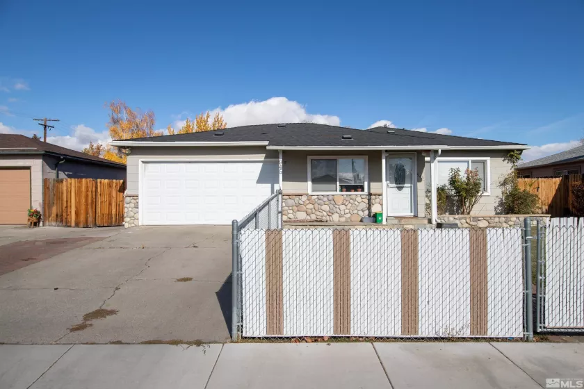 945 Brentwood Dr, Reno, Nevada 89502, 4 Bedrooms Bedrooms, ,3 BathroomsBathrooms,Residential,For Sale,Brentwood Dr,240013999