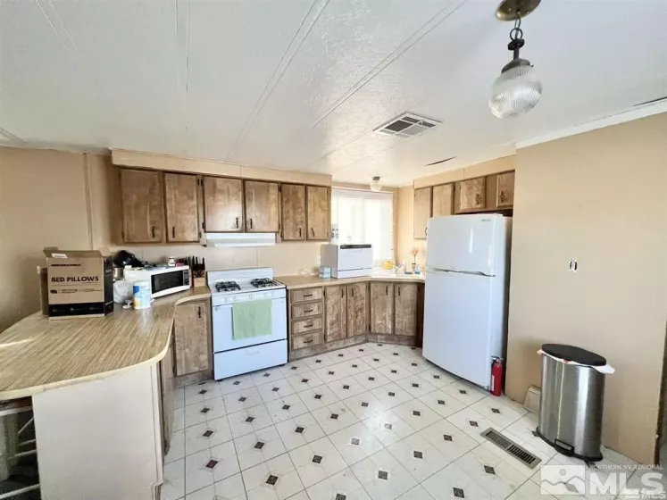 106 Manhattan Dr., Battle Mountain, Nevada 89820, 2 Bedrooms Bedrooms, ,2 BathroomsBathrooms,Residential,For Sale,Manhattan Dr.,240014026