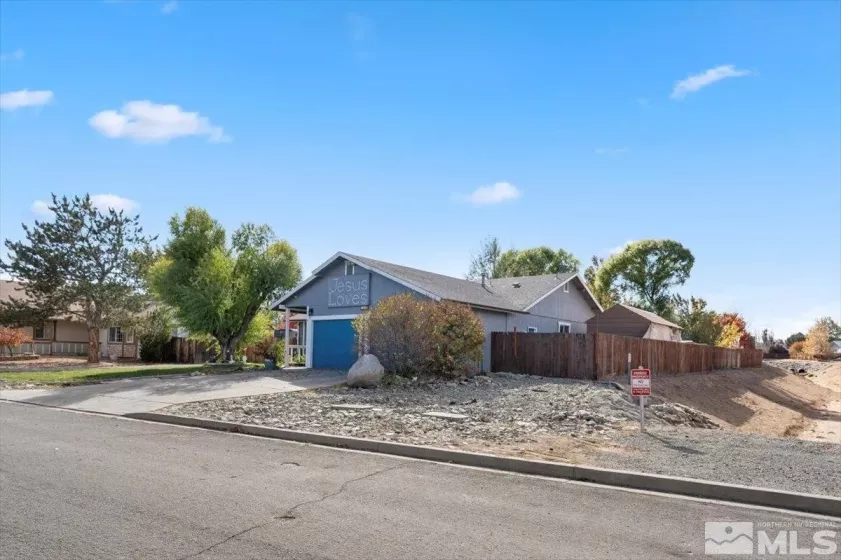 195 Monumental Circle, Sparks, Nevada 89436, 3 Bedrooms Bedrooms, ,2 BathroomsBathrooms,Residential,For Sale,Monumental Circle,240014025