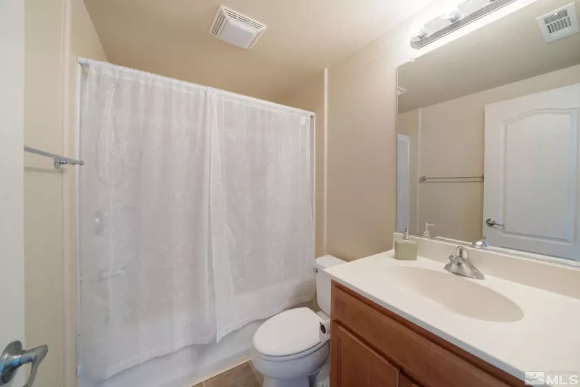 17000 Wedge Pkwy, Reno, Nevada 89511, 2 Bedrooms Bedrooms, ,2 BathroomsBathrooms,Residential,For Sale,Wedge Pkwy,240014141