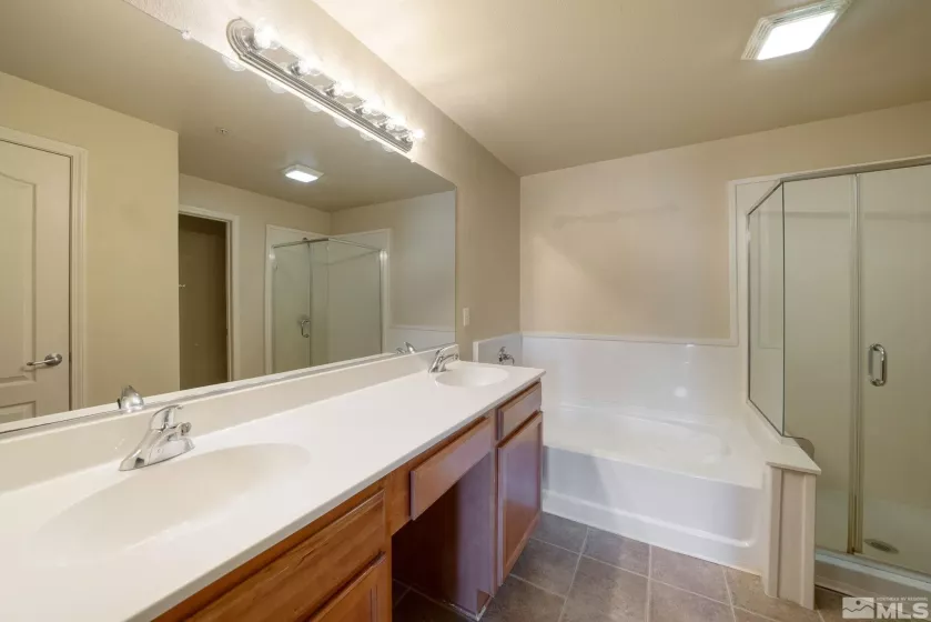 17000 Wedge Pkwy, Reno, Nevada 89511, 2 Bedrooms Bedrooms, ,2 BathroomsBathrooms,Residential,For Sale,Wedge Pkwy,240014141