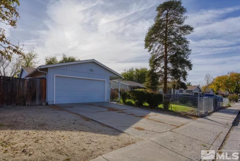 189 York Way, Sparks, Nevada 89431, 4 Bedrooms Bedrooms, ,2 BathroomsBathrooms,Residential,For Sale,York Way,240014146