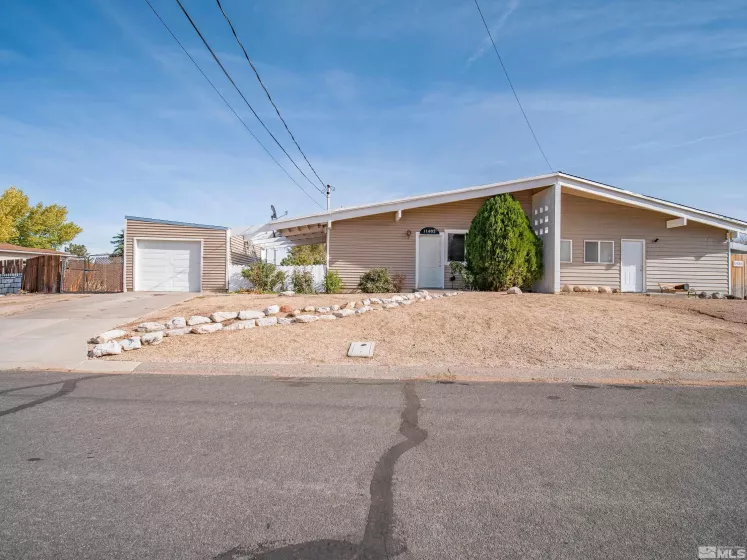 11482 Green Mountain Street, Reno, Nevada 89506, 2 Bedrooms Bedrooms, ,1 BathroomBathrooms,Residential,For Sale,Green Mountain Street,240014148