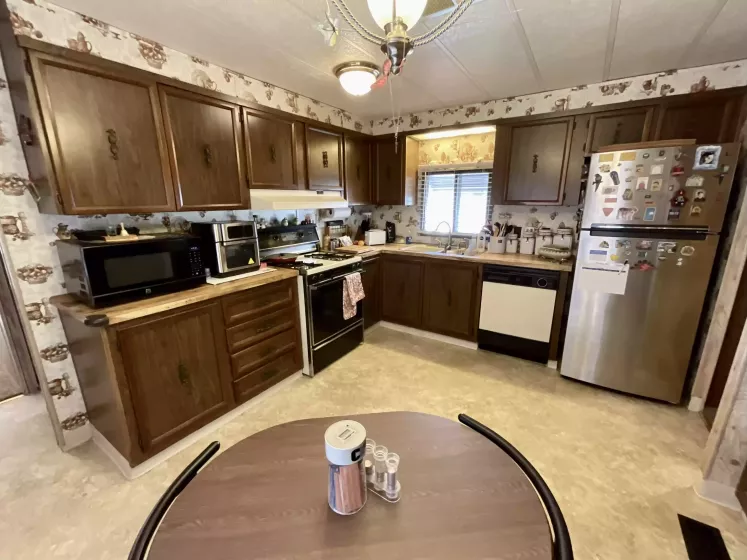 6560 Pyramid Hwy #32, Sparks, Nevada 89436, 2 Bedrooms Bedrooms, 9 Rooms Rooms,2 BathroomsBathrooms,Manufactured,Residential,Pyramid Hwy #32,240014190