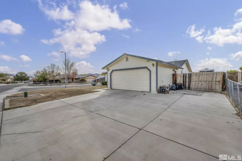 781 Monico Dr, Dayton, Nevada 89403, 3 Bedrooms Bedrooms, ,2 BathroomsBathrooms,Residential,For Sale,Monico Dr,240014202