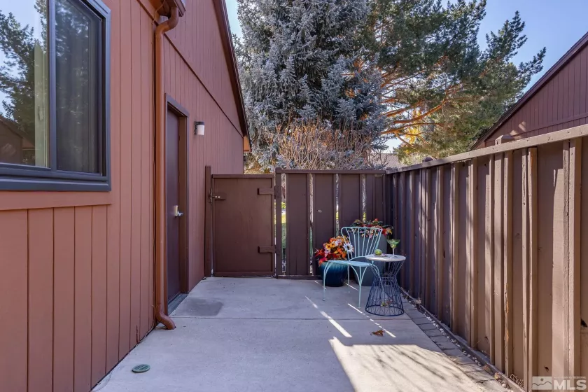 2009 Tremont Lane, Reno, Nevada 89509, 2 Bedrooms Bedrooms, ,2 BathroomsBathrooms,Residential,For Sale,Tremont Lane,240014373