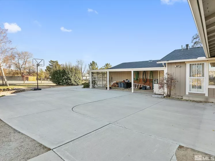 430 Rockwell Blvd, Sparks, Nevada 89441, 4 Bedrooms Bedrooms, ,3 BathroomsBathrooms,Residential,For Sale,Rockwell Blvd,240014411