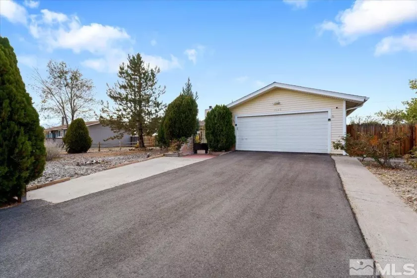 3640 Erin Drive, Sparks, Nevada 89436, 3 Bedrooms Bedrooms, ,2 BathroomsBathrooms,Residential,For Sale,Erin Drive,240014414